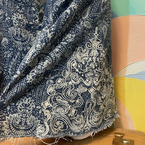 Free People Fun Funky Bellbottoms sz 24 embroidery, blue, and white paisley - Picture 2 of 12